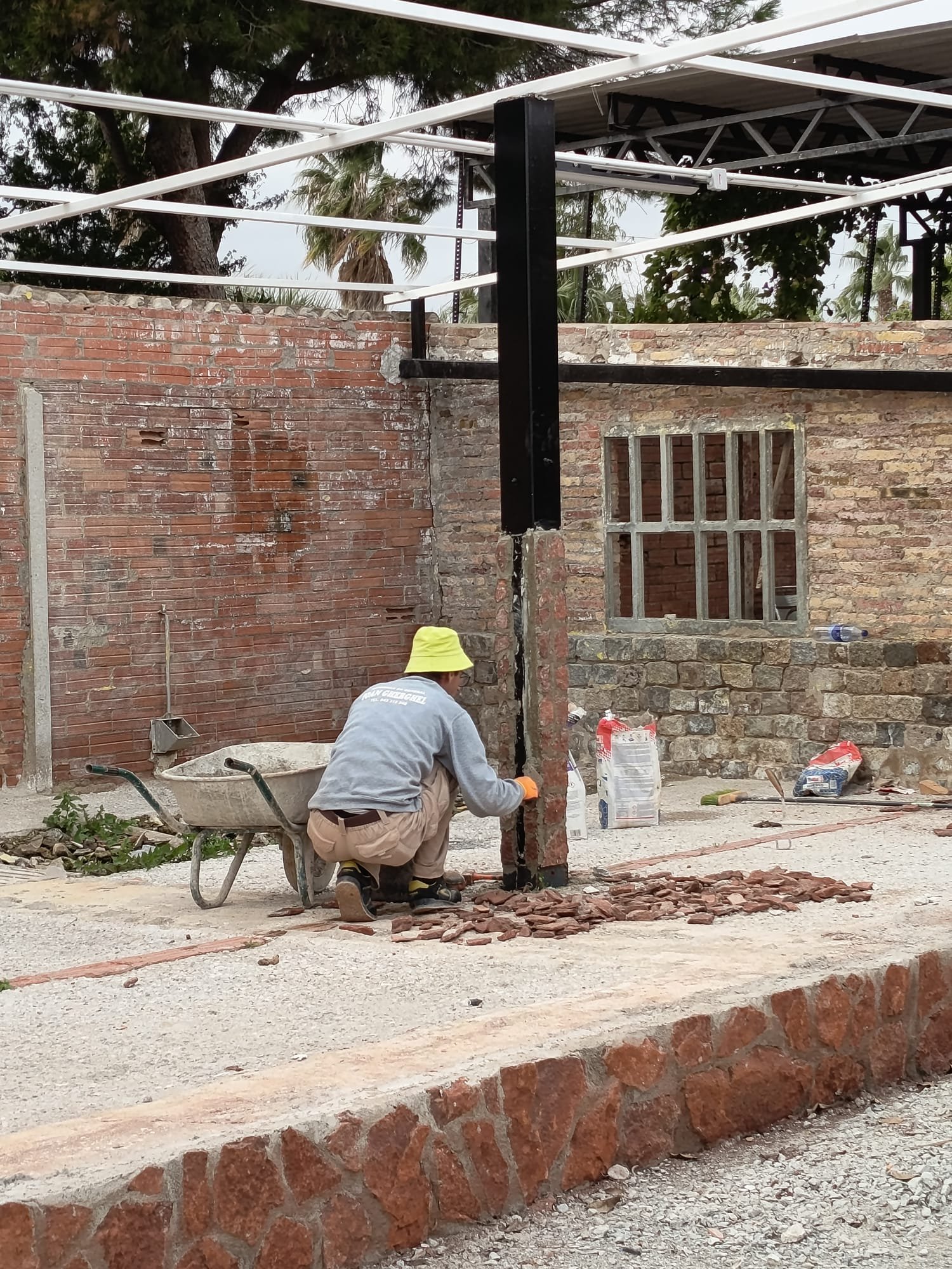 Trabajos en muro exterior de piedra